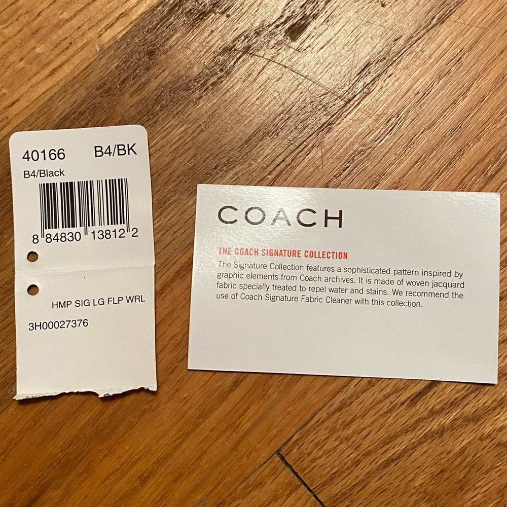 ⭐️HP⭐️🆕Coach wristlet - Picture 6 of 6